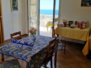 Dining - Happy House von Holiday World by Interhome (Valderice)