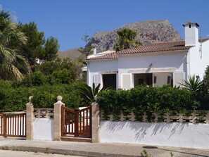 Exterior - Romantisches Ferienhaus am Meer by Interhome (Betlem)