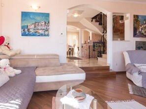 TV, fireplace, DVD player