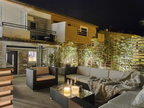 Terrace/patio - Stylisches Haus mit Dachterrasse, Bar und Hot Tub by Interhome (Pula/Premantura)