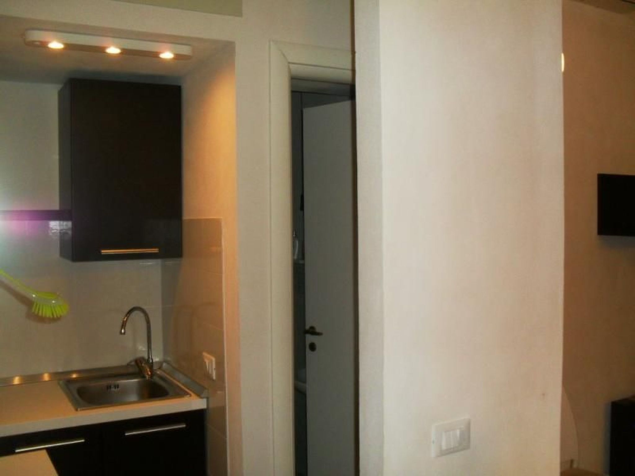 Fridge, microwave, cookware/dishes/utensils