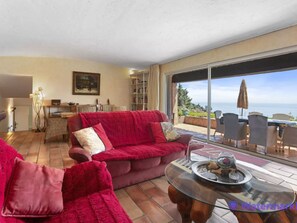 TV, fireplace - Villa Bellevue by Interhome (Les Issambres)