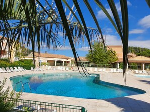 A heated pool - Golf de ST Tropez ,Wohnung mit Balkon by Interhome (Les Issambres)