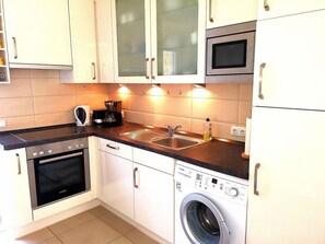 Fridge, microwave, oven, dishwasher - Strandhaus by Interhome (Breege)