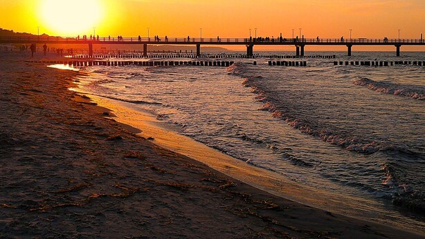 A pier extending into a body of water with waves lapping at its base. - Geräumige Ferienwohnung in Zingst mit Terrasse by Interhome (Ostseebad Zingst)