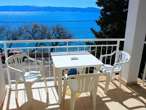 Outdoor dining - "Milan" direkt am Strand by Interhome (Novi Vinodolski)