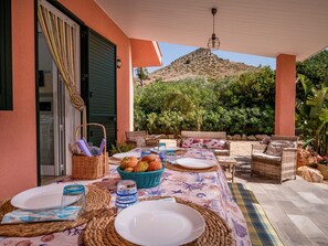 Outdoor dining - in Castellammare Del Golfo mit Großem Garten und by Interhome (Castellammare del Golfo)