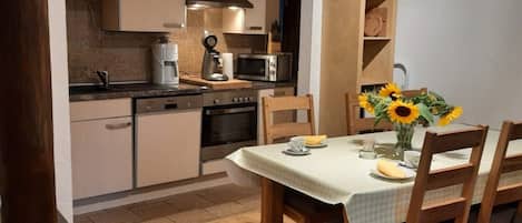 Réfrigérateur, micro-ondes, four, lave-vaisselle