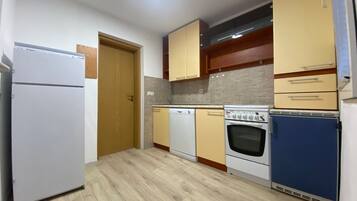 Frigorifero, microonde, forno, lavastoviglie