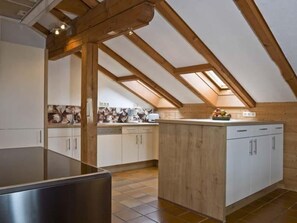 Réfrigérateur, four, lave-vaisselle