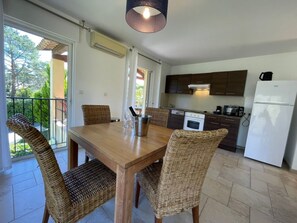 Dining - Apartment mit Pool Infinity by Interhome (Montauroux)
