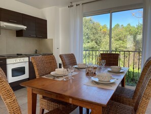 Dining - Gemütliche Ferienwohnung mit Pool by Interhome (Montauroux)