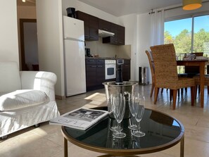 Fridge, microwave, oven, dishwasher - Gemütliche Ferienwohnung mit Pool by Interhome (Montauroux)