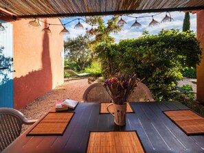 Outdoor dining - les amandiers by Interhome (Aups)