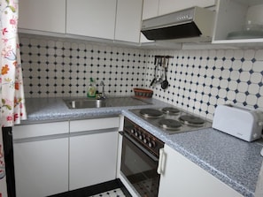 Fridge, cookware/dishes/utensils - in Kellenhusen mit Grill by Interhome (Kellenhusen)