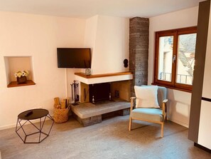 TV, fireplace - Tausend Steine Haus by Interhome (Camedo)