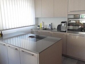 Fridge, oven, dishwasher, cookware/dishes/utensils - Erholsame Ferien im Tessin by Interhome (Brissago)