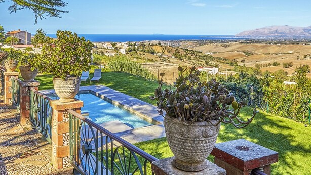 Pool - Villa Tommaso Maruggi Jacuzzi und privater Pool by Interhome (Alcamo)