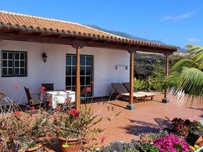 Outdoor dining - Casa La Majada by Interhome (Las Manchas)
