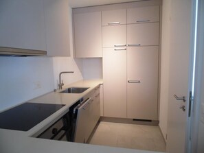 Fridge, oven, dishwasher, cookware/dishes/utensils - Appartement mit Balkon by Interhome (Brissago)