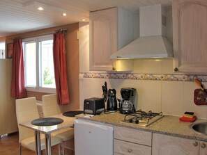 Fridge, cookware/dishes/utensils - Apartment El Hierro by Interhome (El Paso)