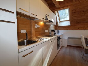 Fridge, microwave, oven, cookware/dishes/utensils - Pistenblick by Interhome (Bad Kleinkirchheim)