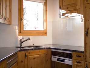 Fridge, oven, dishwasher, cookware/dishes/utensils - Chesa Champagna 18 by Interhome (Celerina)