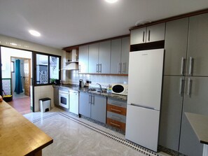 Fridge, microwave, oven, dishwasher - Villa "Casa Medina Güevejar" by Interhome (Güevéjar)