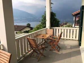 Outdoor dining - Piazzogna by Interhome (Piazzogna)