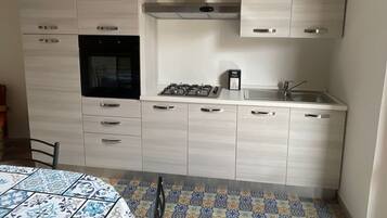 Fridge, microwave, oven, cookware/dishes/utensils