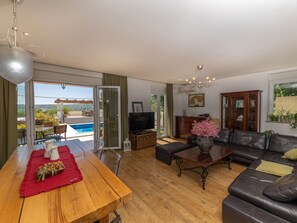 TV - Ferienvilla mit privatem Pool by Interhome (Novi Vinodolski/Bribir)