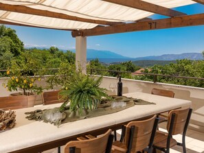 Outdoor dining - Ferienvilla mit privatem Pool by Interhome (Novi Vinodolski/Bribir)