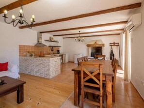 Interior - Wunderschöne Steinvilla mit privatem Garten und Terrasse by Interhome (Bokordici)