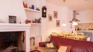 TV, fireplace, DVD player - La Casilla de la loma by Interhome (Albuñuelas)