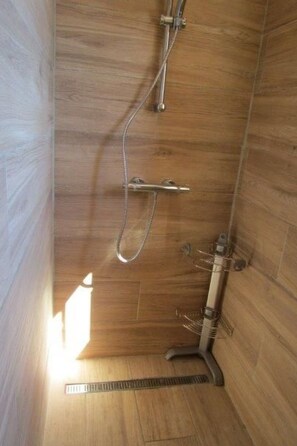 Bathroom - Ferienvilla "Beautiful" mit Garten, Grill und Terrasse by Interhome (Bagnols en Forêt)