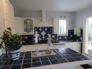 Fridge, microwave, oven, dishwasher - Ferienvilla "Beautiful" mit Garten, Grill und Terrasse by Interhome (Bagnols en Forêt)