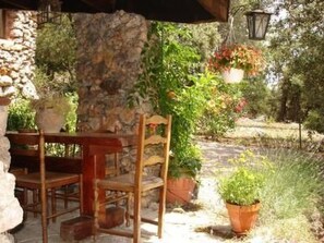 Outdoor dining - "La petite maison" (Das kleine Haus) by Interhome (Sillans-la-Cascade)