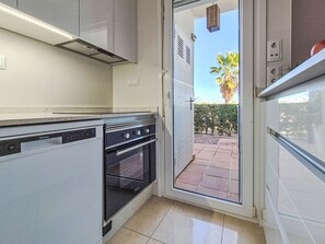 Fridge, microwave, oven, dishwasher - "Casa La Torre" mit Wallbox by Interhome (Roldán)