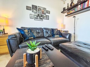 TV, DVD player - "Casa La Torre" mit Wallbox by Interhome (Roldán)