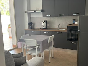 Fridge, oven, cookware/dishes/utensils - Casa Leandro by Interhome (Balestrate)