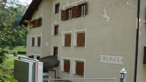 A building with multiple windows, some with shutters, and a sign that reads "BLAIS" on the side. - Chesa Blais by Interhome (Zuoz)