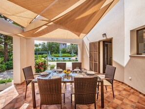 Outdoor dining - Schöne Villa in Cala Millor, Cala Bona by Interhome (Cala Bona)