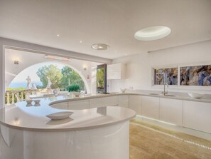 Fridge, microwave, oven, dishwasher - Ferienvilla "Villa Ocean View" by Interhome (Bendinant)