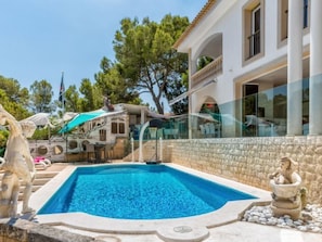 A heated pool - Ferienvilla "Villa Ocean View" by Interhome (Bendinant)