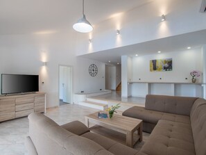 Living area - für 10 Personen und 2 Kinder in Juricani, Istrien (Istrische Riviera) by Interhome (Umag/Juricani)