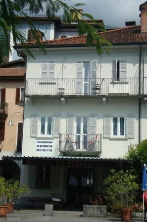 Exterior - Haus am See by Interhome (Locarno)