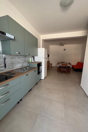 Fridge, microwave, oven, cookware/dishes/utensils - für 6 oder 7 Personen by Interhome (Balestrate)