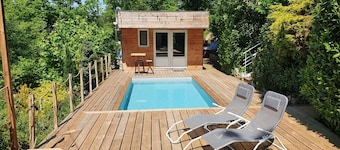 Chalet avec piscine dans un cadre verdoyant