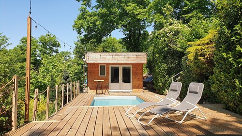 Chalet with swimming pool in a green setting