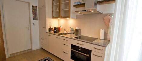 Réfrigérateur, micro-ondes, four, lave-vaisselle